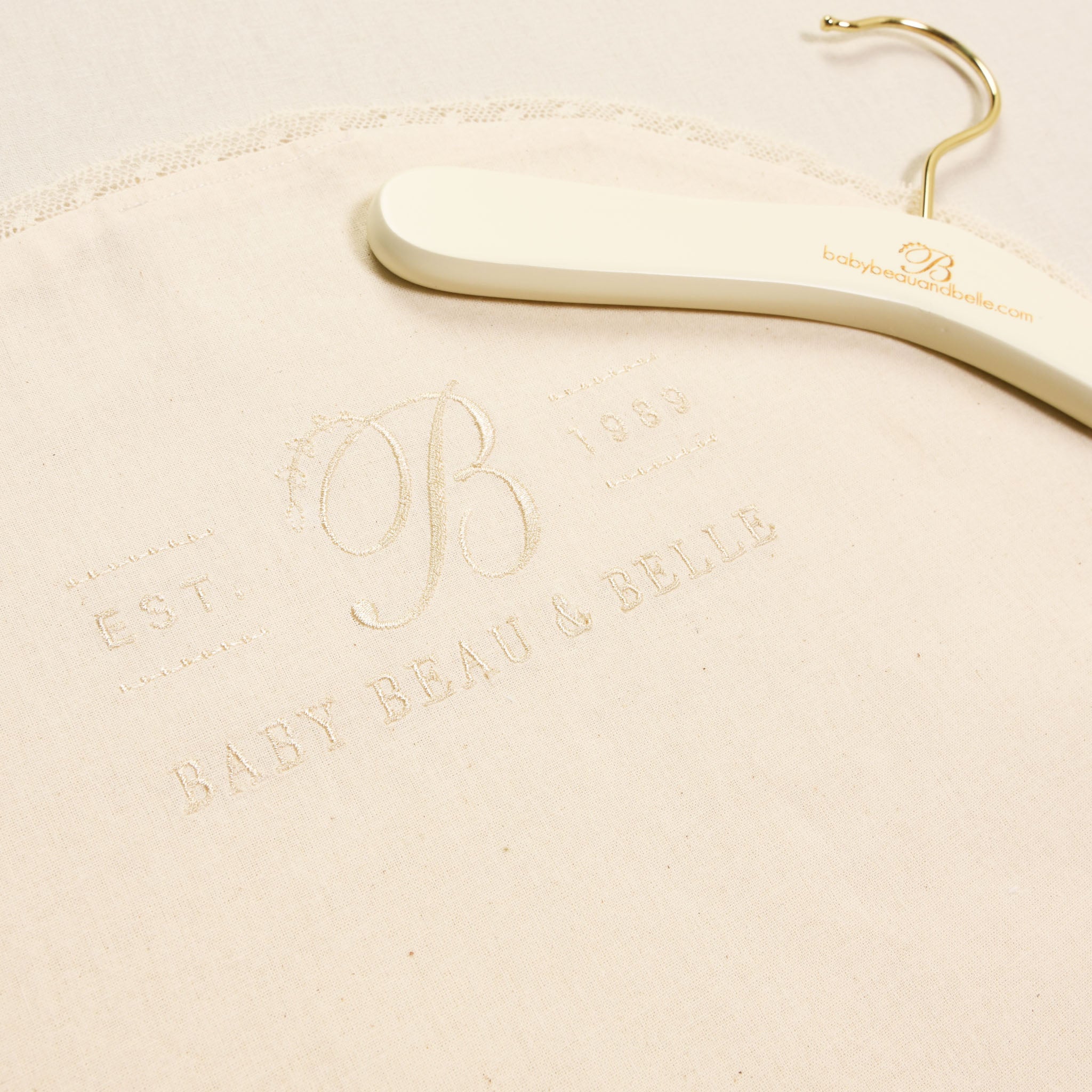 Garment Bag Hanger - 24 x 42 Inch - Clothing Storage Cover - Includes  Zipper Closure and Travel Loop - Suits, Dresses Travel Closet Organization  - White | Smart Design® Garment Bag