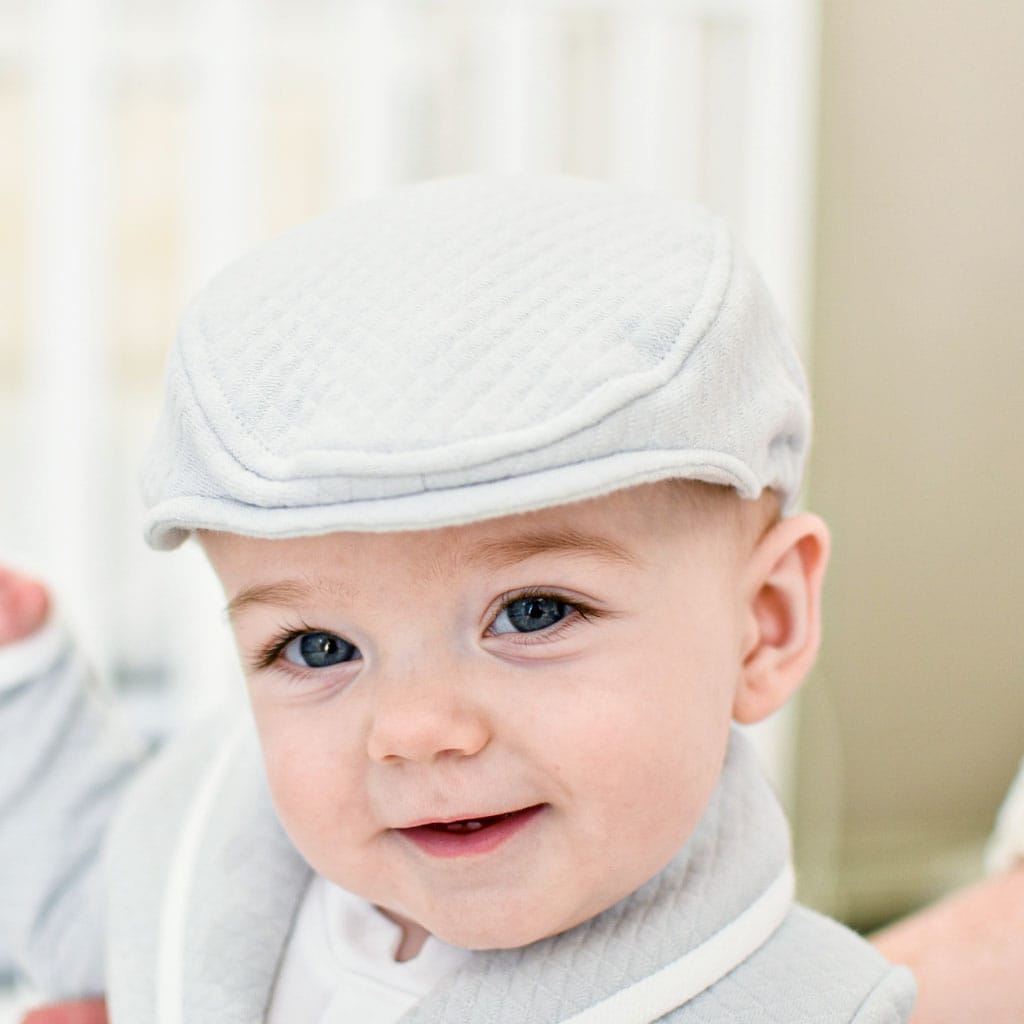 Baby boy newsboy cap in quilted cotton.
